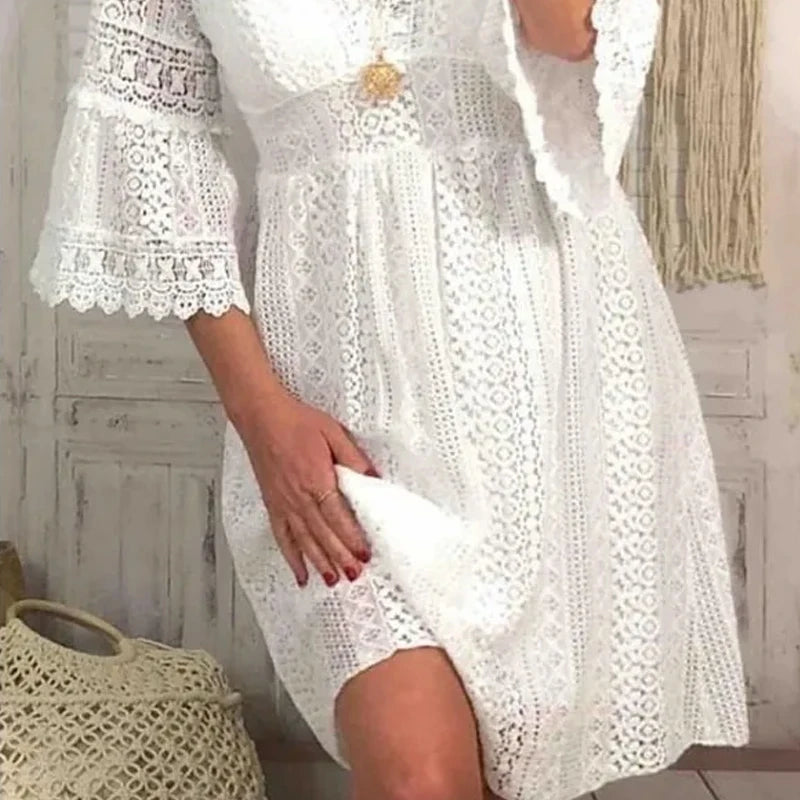 ROBE EN DENTELLE CREUSE