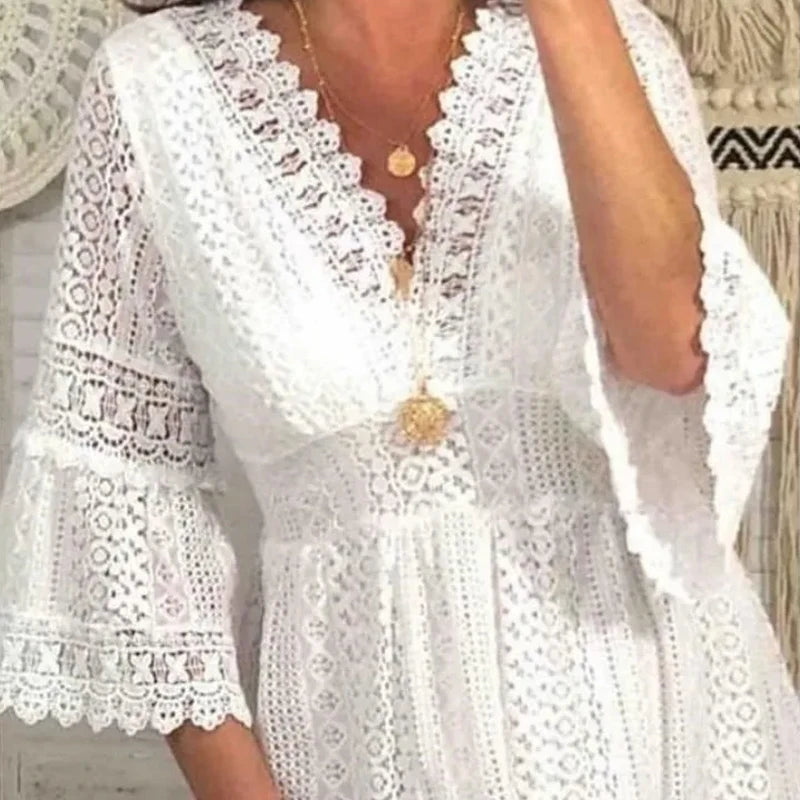 ROBE EN DENTELLE CREUSE