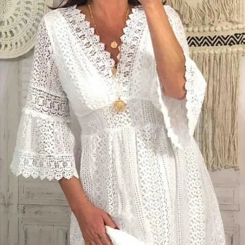 ROBE EN DENTELLE CREUSE